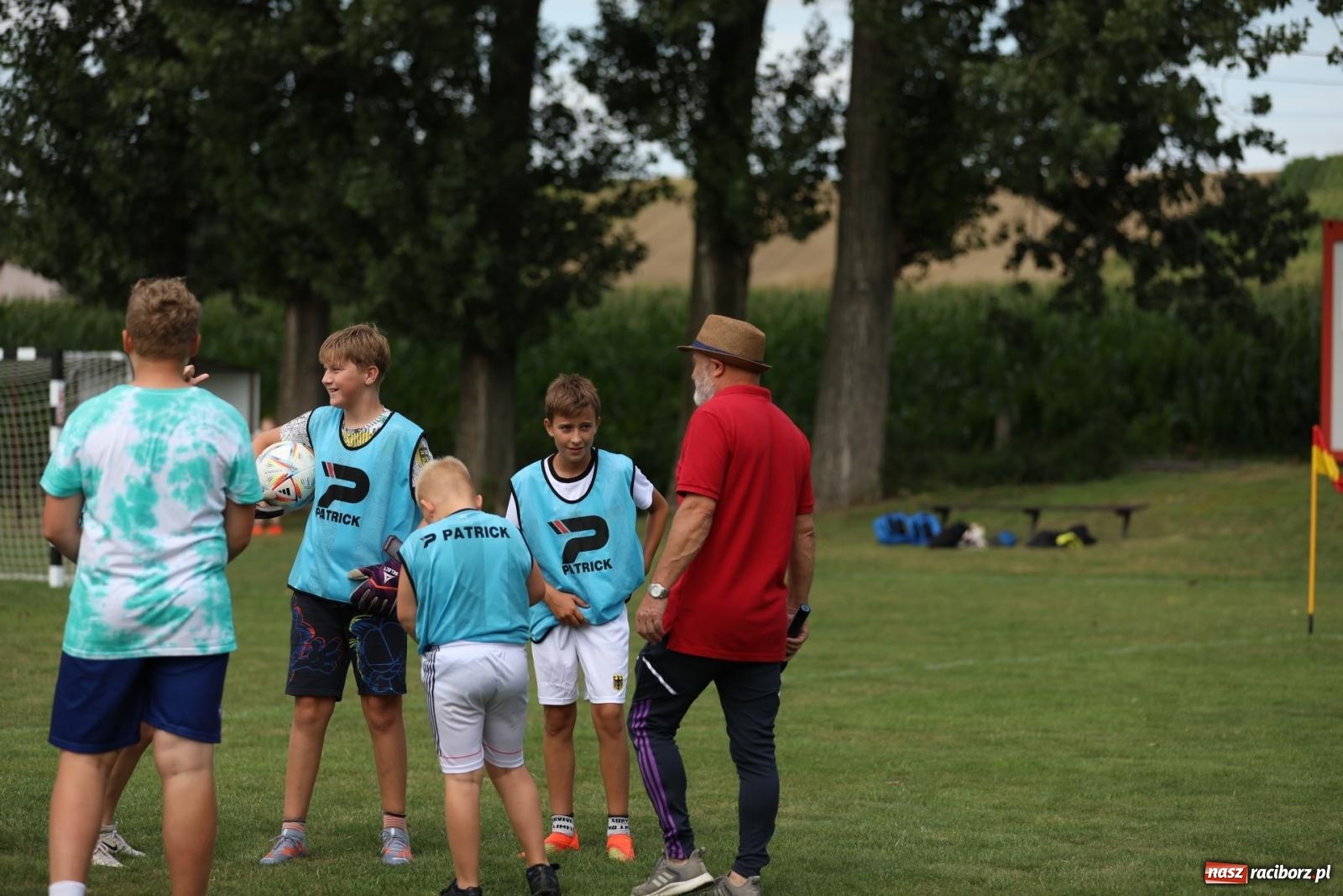 Zdjęcie w galerii na portalu naszraciborz.pl: Piłkarskie pokoleniowe boje w Bojanowie [FOTO i WIDEO] wiadomości z regionu