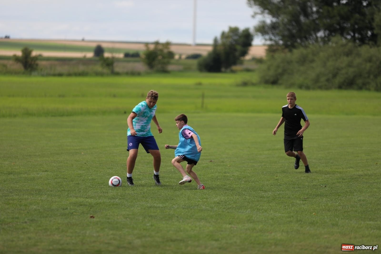 Zdjęcie w galerii na portalu naszraciborz.pl: Piłkarskie pokoleniowe boje w Bojanowie [FOTO i WIDEO] wiadomości z regionu