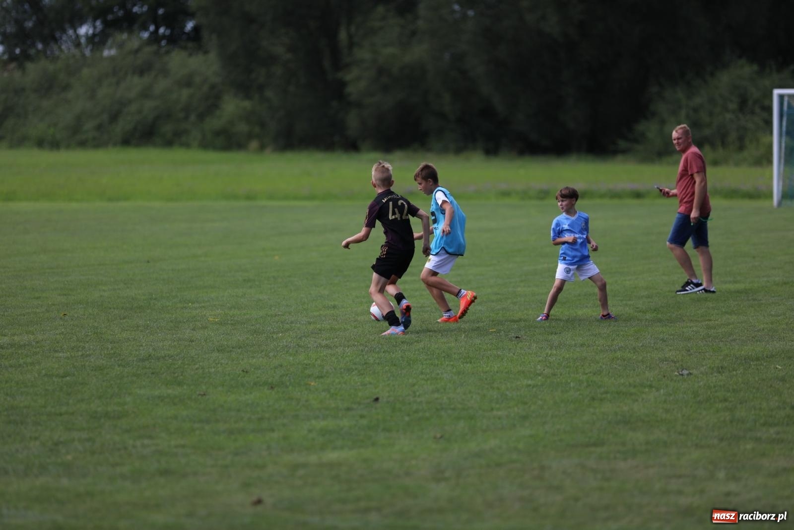 Zdjęcie w galerii na portalu naszraciborz.pl: Piłkarskie pokoleniowe boje w Bojanowie [FOTO i WIDEO] wiadomości z regionu