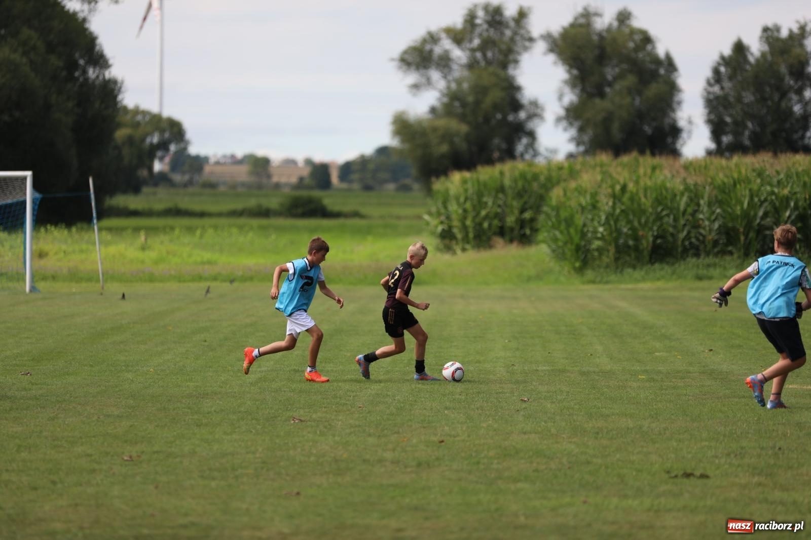 Zdjęcie w galerii na portalu naszraciborz.pl: Piłkarskie pokoleniowe boje w Bojanowie [FOTO i WIDEO] wiadomości z regionu