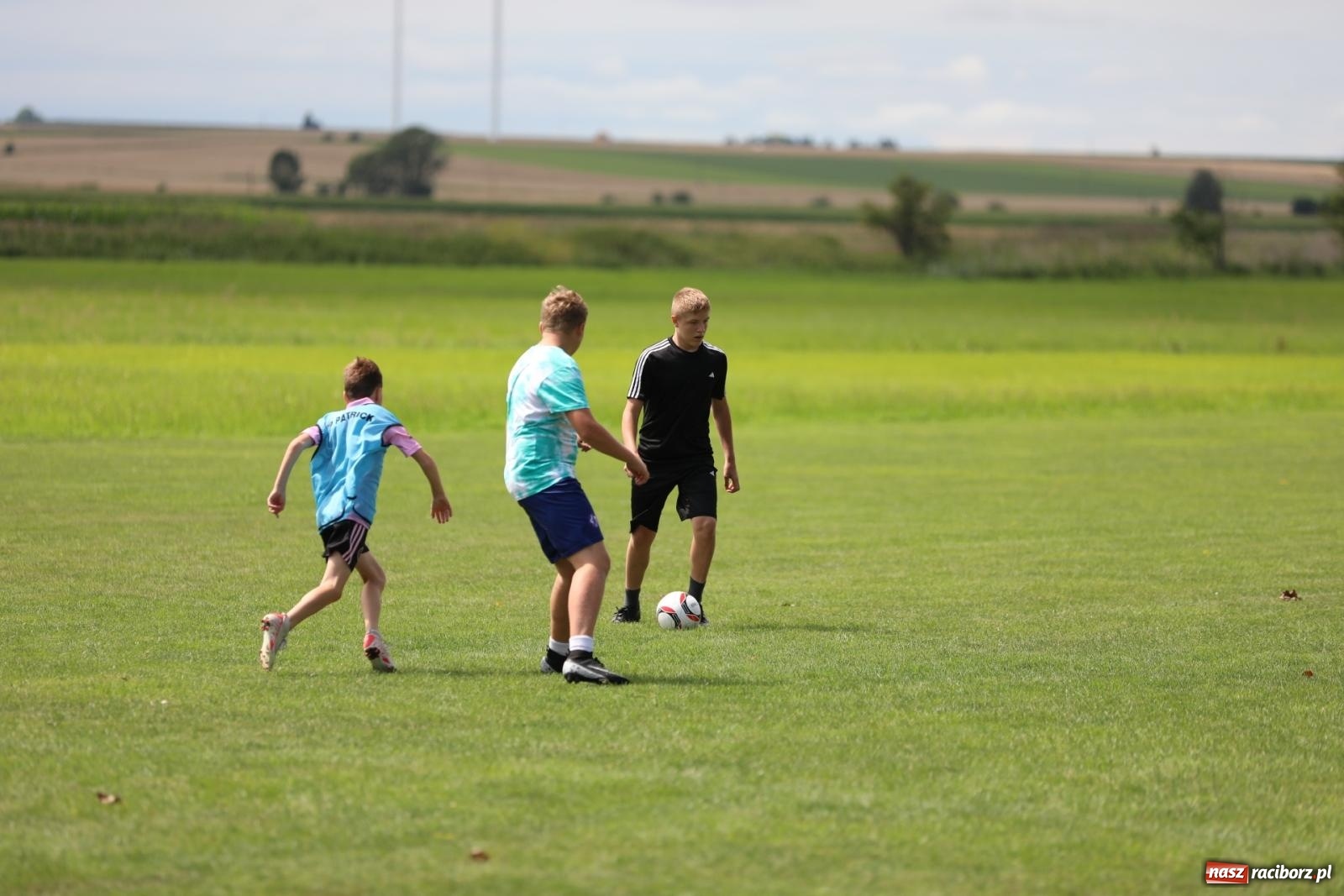 Zdjęcie w galerii na portalu naszraciborz.pl: Piłkarskie pokoleniowe boje w Bojanowie [FOTO i WIDEO] wiadomości z regionu