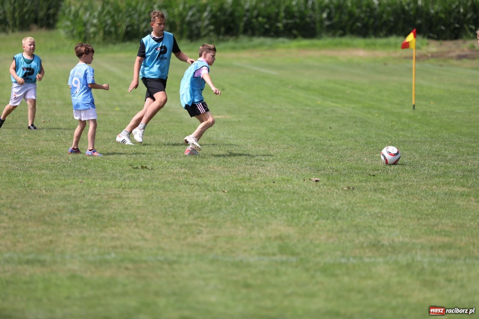 Zdjęcie w galerii na portalu naszraciborz.pl: Piłkarskie pokoleniowe boje w Bojanowie [FOTO i WIDEO] wiadomości z regionu