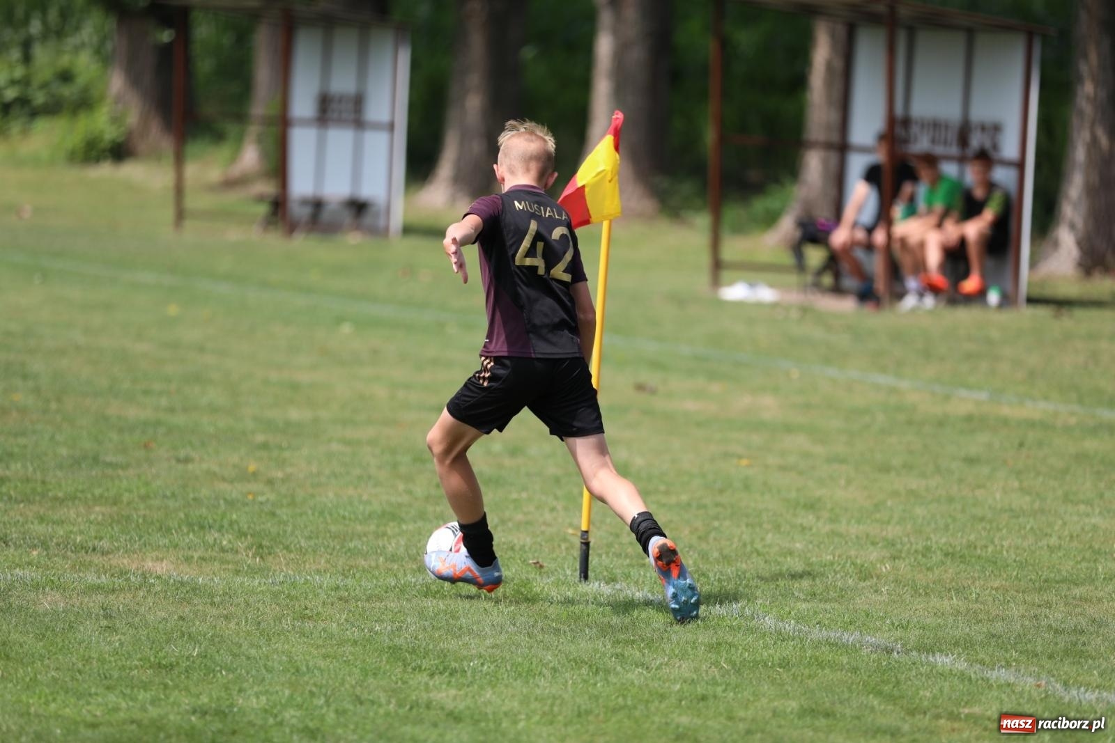 Zdjęcie w galerii na portalu naszraciborz.pl: Piłkarskie pokoleniowe boje w Bojanowie [FOTO i WIDEO] wiadomości z regionu