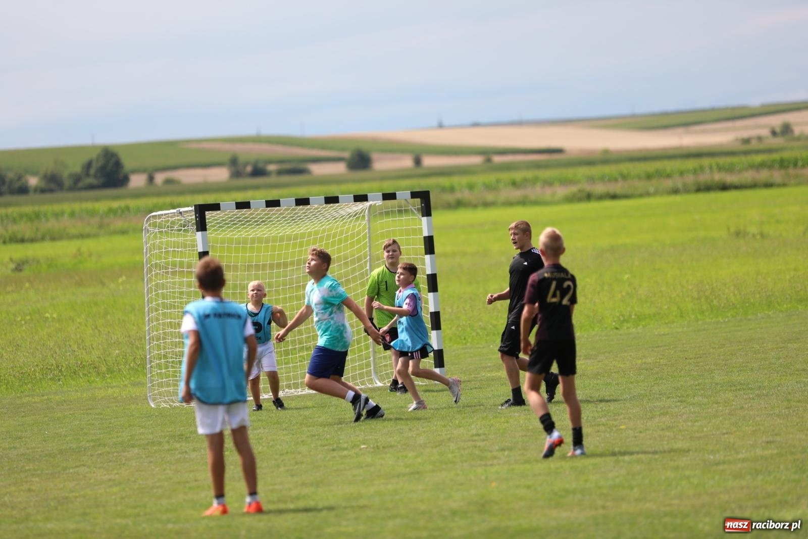 Zdjęcie w galerii na portalu naszraciborz.pl: Piłkarskie pokoleniowe boje w Bojanowie [FOTO i WIDEO] wiadomości z regionu