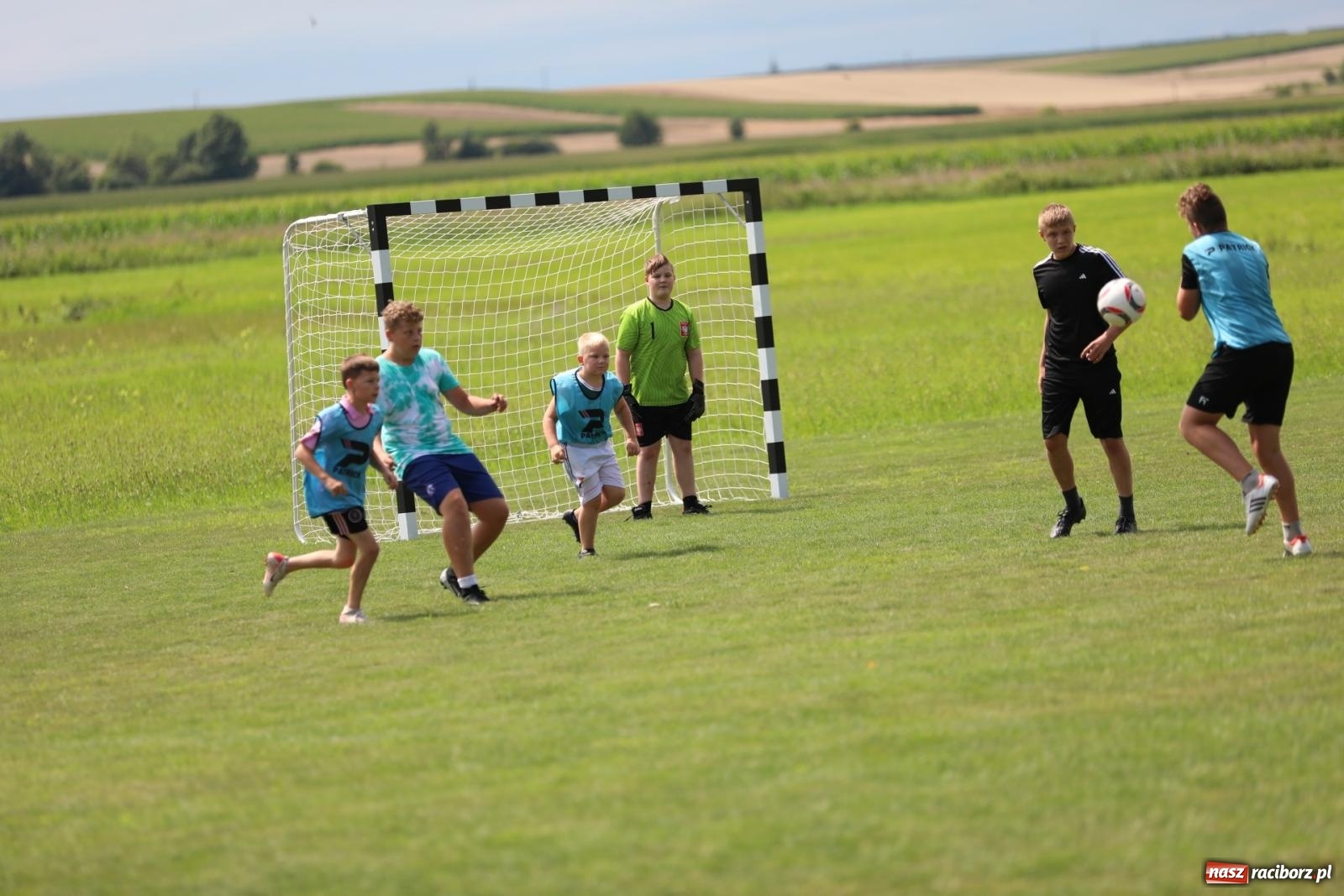 Zdjęcie w galerii na portalu naszraciborz.pl: Piłkarskie pokoleniowe boje w Bojanowie [FOTO i WIDEO] wiadomości z regionu