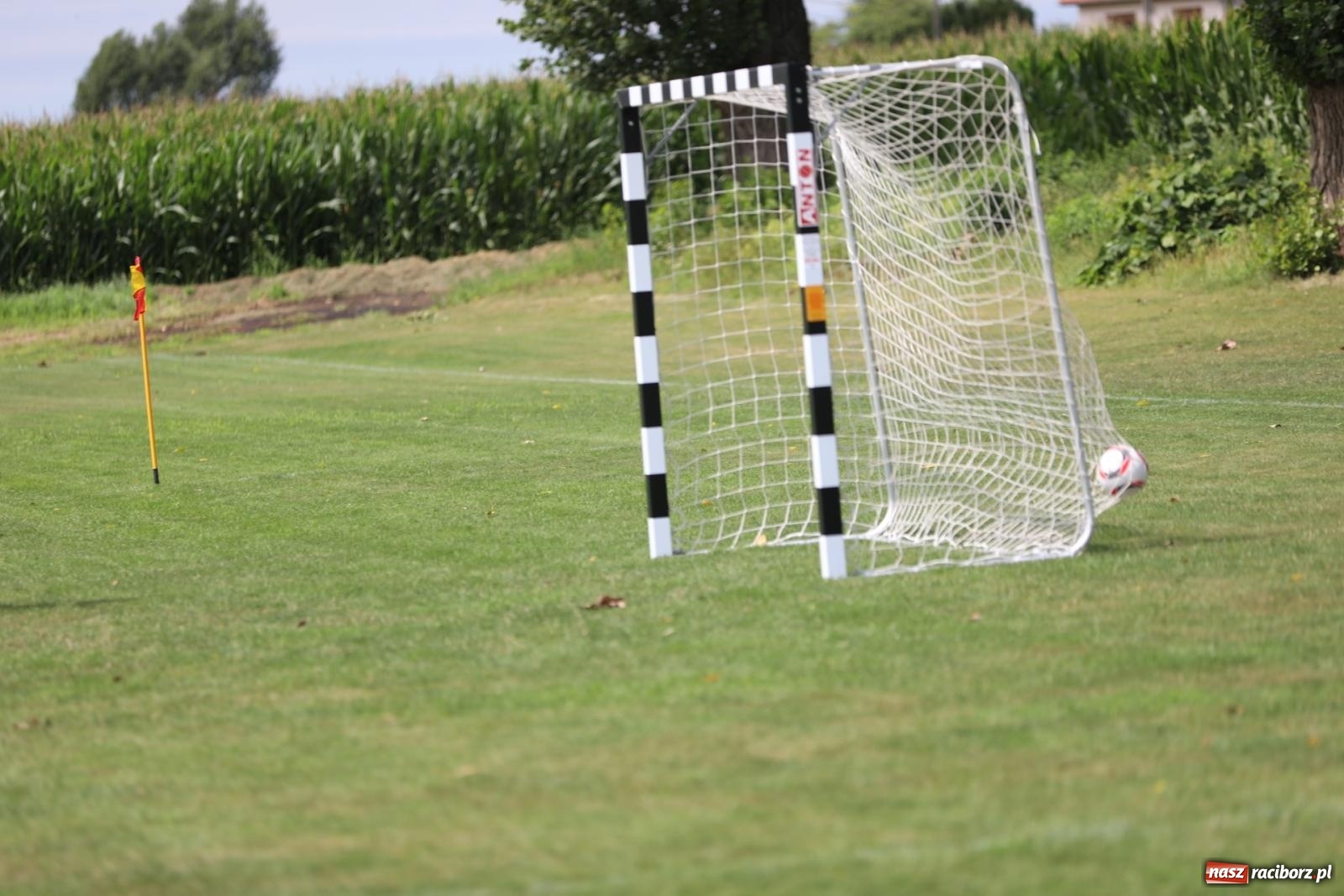 Zdjęcie w galerii na portalu naszraciborz.pl: Piłkarskie pokoleniowe boje w Bojanowie [FOTO i WIDEO] wiadomości z regionu