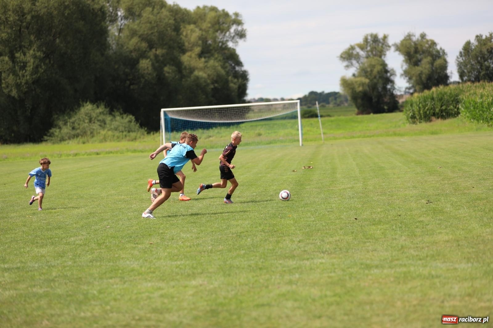 Zdjęcie w galerii na portalu naszraciborz.pl: Piłkarskie pokoleniowe boje w Bojanowie [FOTO i WIDEO] wiadomości z regionu
