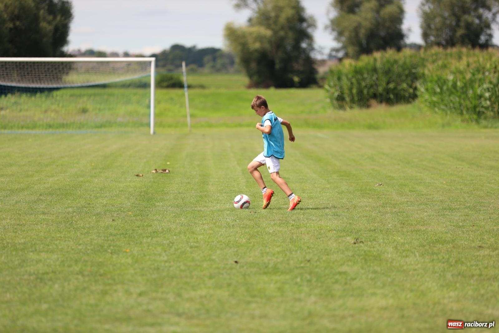 Zdjęcie w galerii na portalu naszraciborz.pl: Piłkarskie pokoleniowe boje w Bojanowie [FOTO i WIDEO] wiadomości z regionu