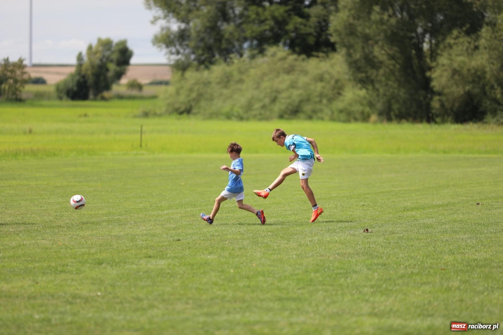 Zdjęcie w galerii na portalu naszraciborz.pl: Piłkarskie pokoleniowe boje w Bojanowie [FOTO i WIDEO] wiadomości z regionu