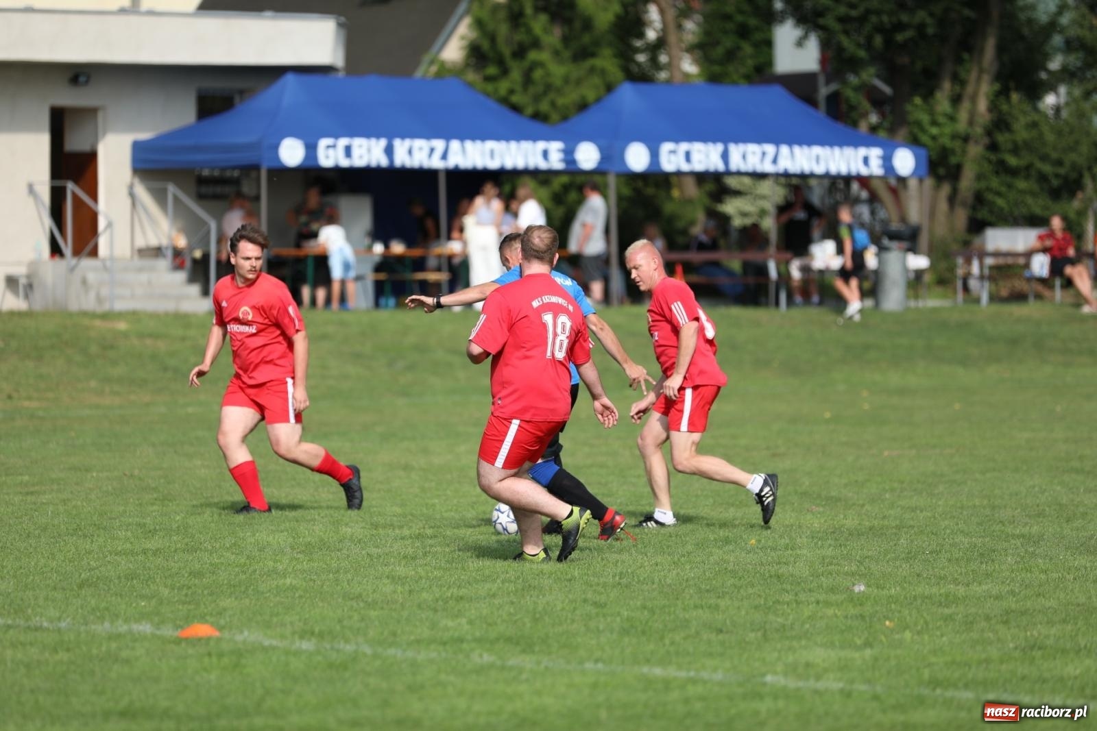 Zdjęcie w galerii na portalu naszraciborz.pl: Piłkarskie pokoleniowe boje w Bojanowie [FOTO i WIDEO] wiadomości z regionu