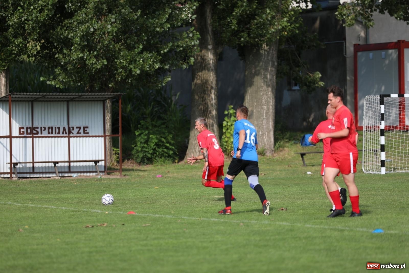 Zdjęcie w galerii na portalu naszraciborz.pl: Piłkarskie pokoleniowe boje w Bojanowie [FOTO i WIDEO] wiadomości z regionu