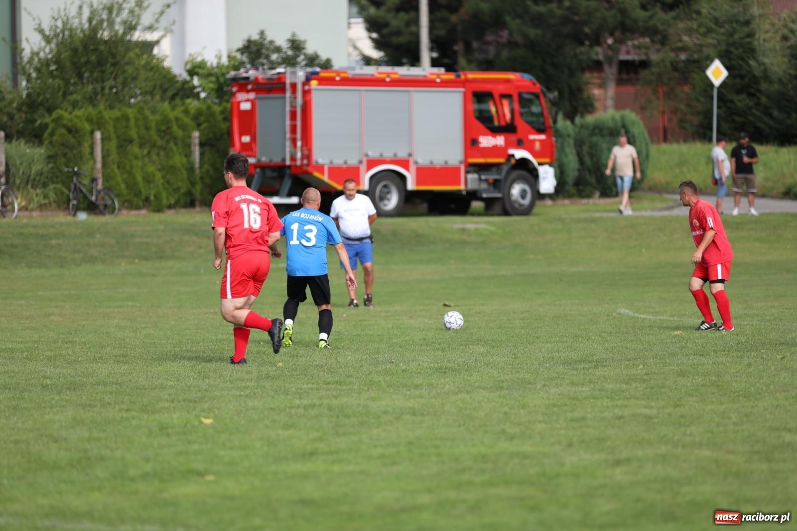 Zdjęcie w galerii na portalu naszraciborz.pl: Piłkarskie pokoleniowe boje w Bojanowie [FOTO i WIDEO] wiadomości z regionu