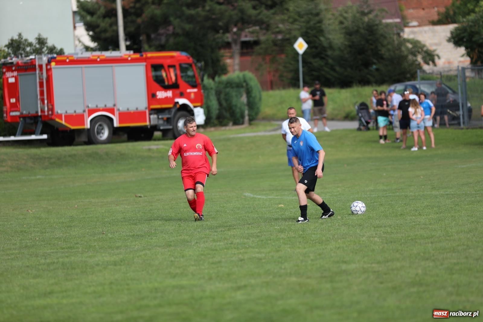 Zdjęcie w galerii na portalu naszraciborz.pl: Piłkarskie pokoleniowe boje w Bojanowie [FOTO i WIDEO] wiadomości z regionu
