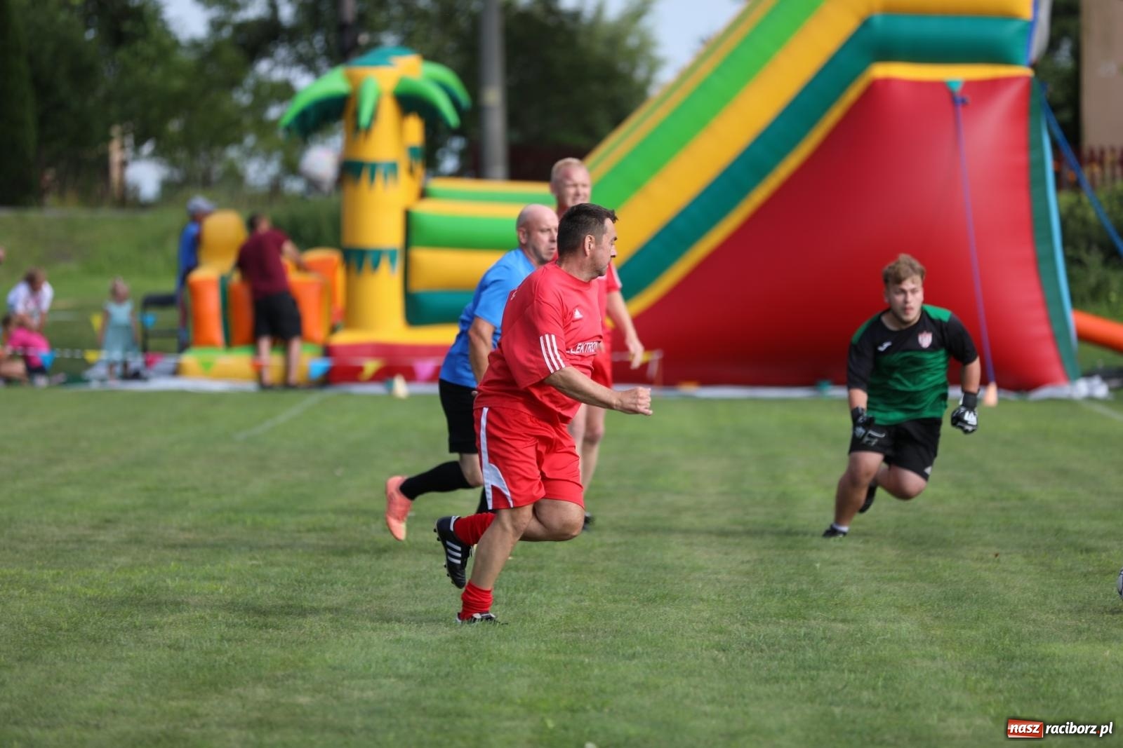 Zdjęcie w galerii na portalu naszraciborz.pl: Piłkarskie pokoleniowe boje w Bojanowie [FOTO i WIDEO] wiadomości z regionu