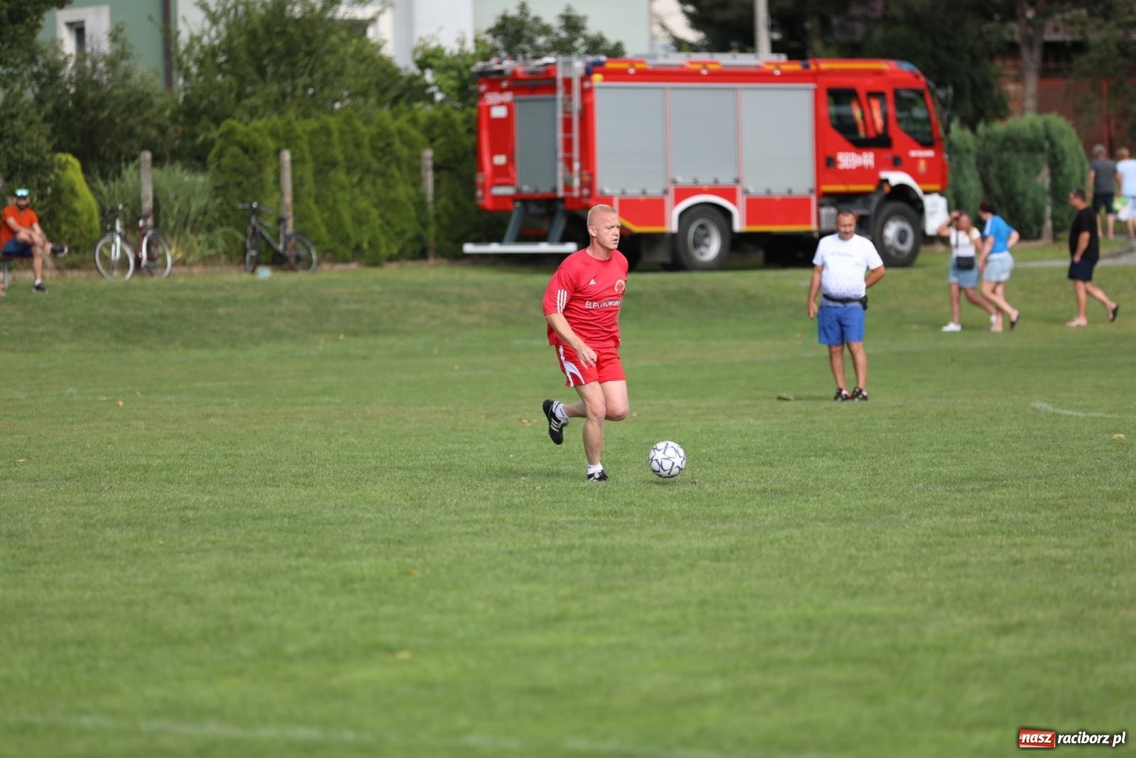 Zdjęcie w galerii na portalu naszraciborz.pl: Piłkarskie pokoleniowe boje w Bojanowie [FOTO i WIDEO] wiadomości z regionu