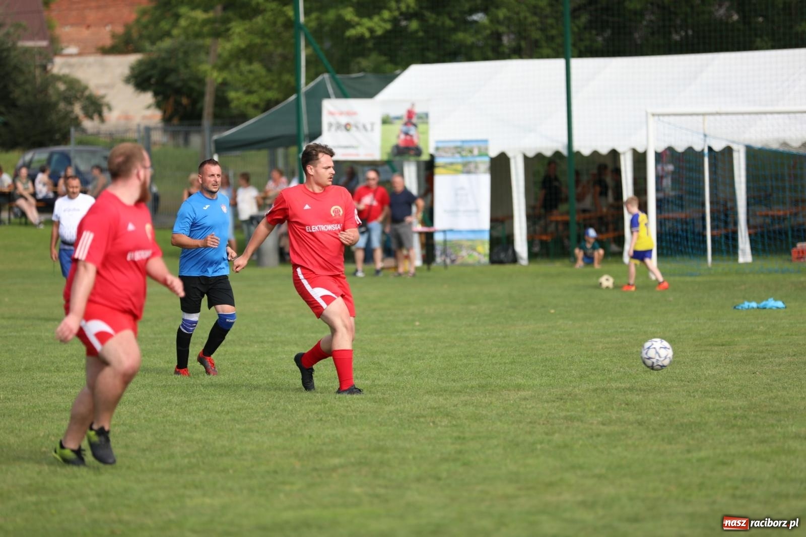 Zdjęcie w galerii na portalu naszraciborz.pl: Piłkarskie pokoleniowe boje w Bojanowie [FOTO i WIDEO] wiadomości z regionu