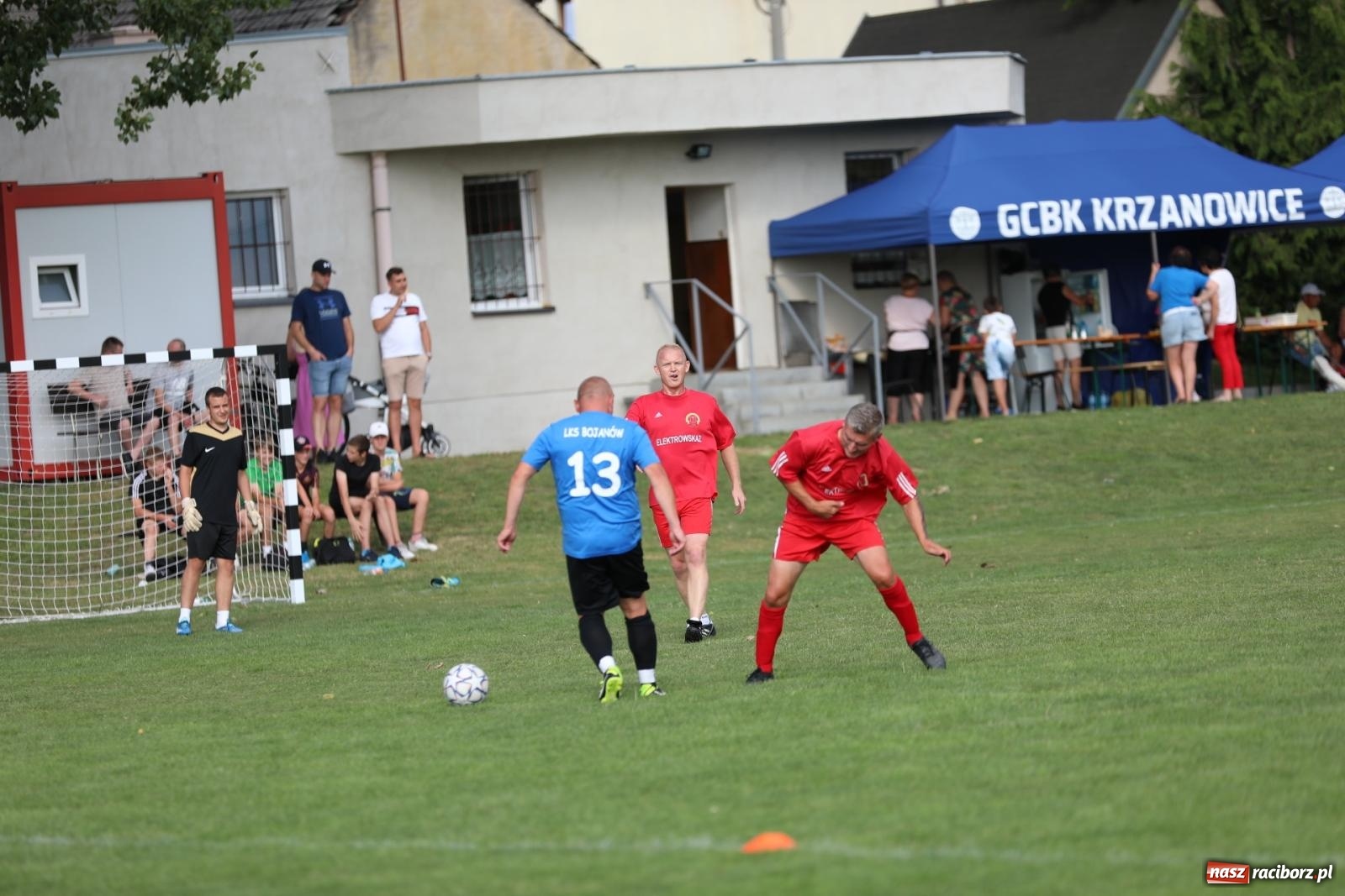 Zdjęcie w galerii na portalu naszraciborz.pl: Piłkarskie pokoleniowe boje w Bojanowie [FOTO i WIDEO] wiadomości z regionu