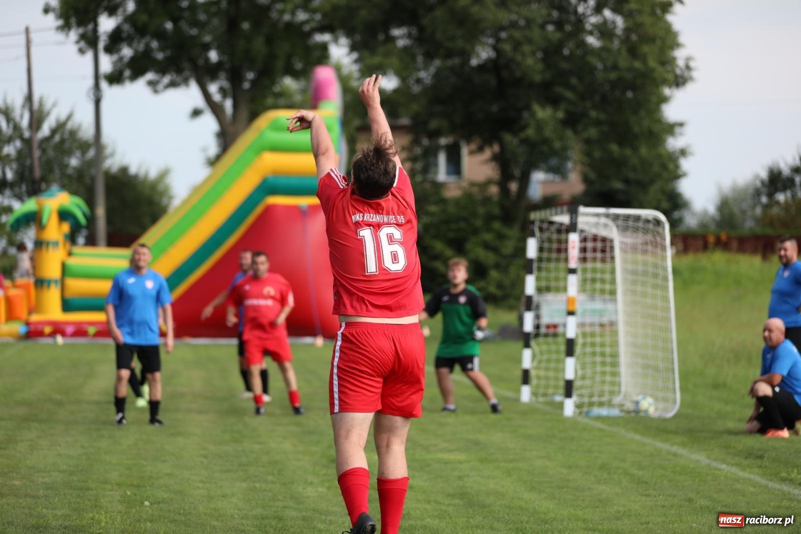 Zdjęcie w galerii na portalu naszraciborz.pl: Piłkarskie pokoleniowe boje w Bojanowie [FOTO i WIDEO] wiadomości z regionu