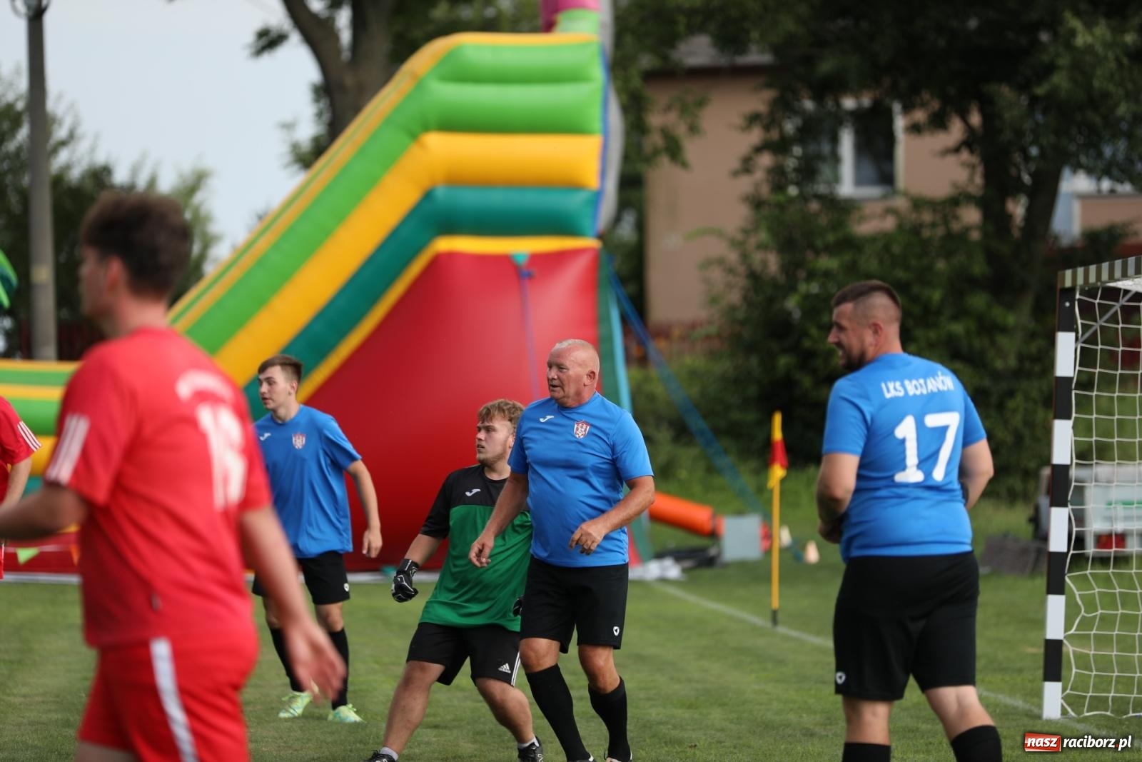 Zdjęcie w galerii na portalu naszraciborz.pl: Piłkarskie pokoleniowe boje w Bojanowie [FOTO i WIDEO] wiadomości z regionu
