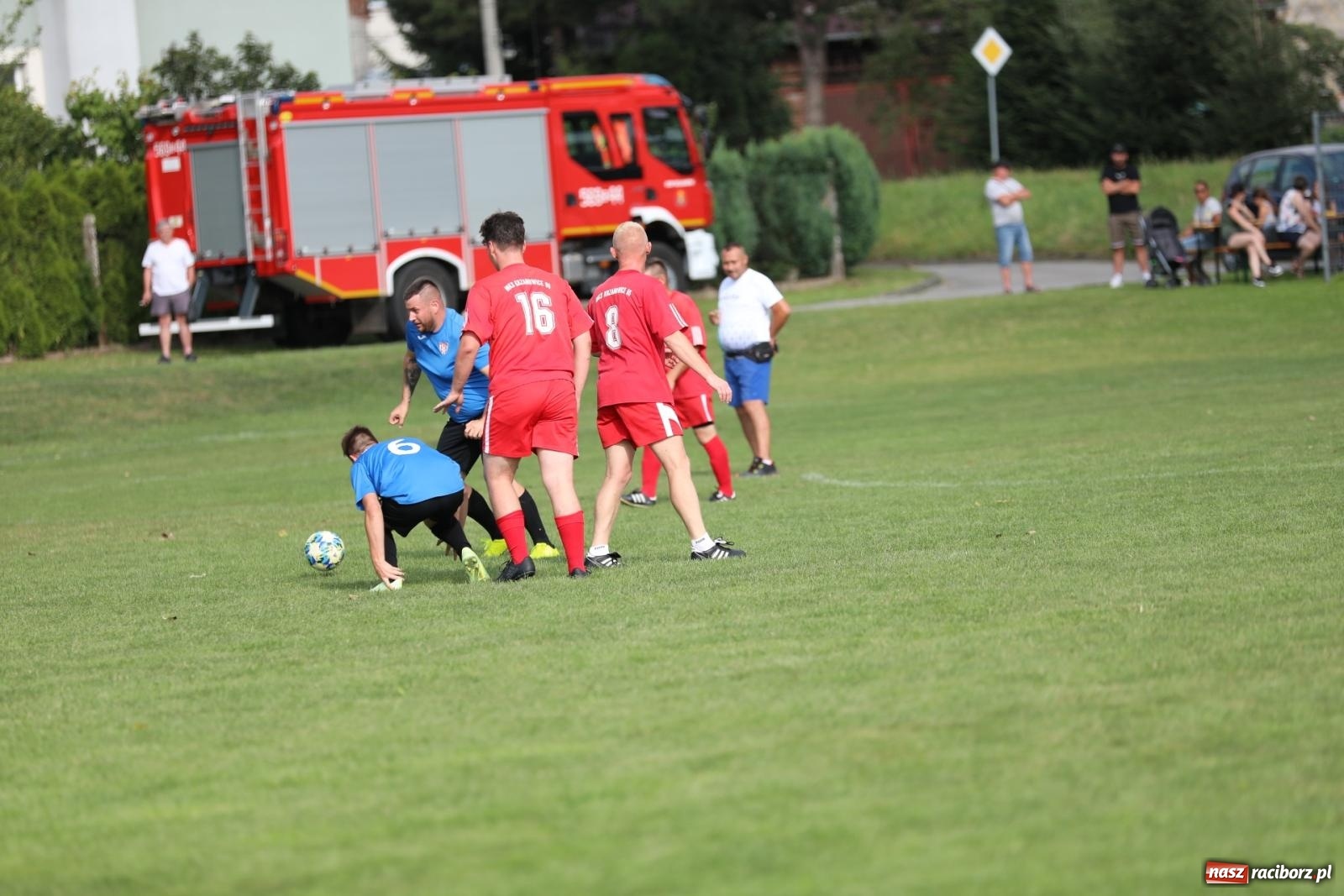 Zdjęcie w galerii na portalu naszraciborz.pl: Piłkarskie pokoleniowe boje w Bojanowie [FOTO i WIDEO] wiadomości z regionu