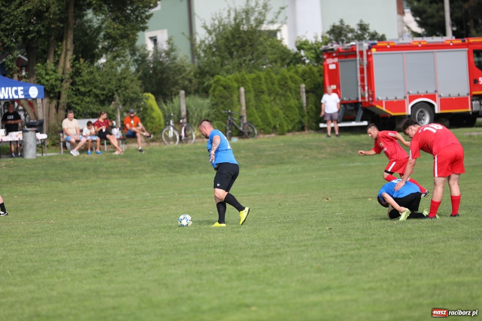 Zdjęcie w galerii na portalu naszraciborz.pl: Piłkarskie pokoleniowe boje w Bojanowie [FOTO i WIDEO] wiadomości z regionu