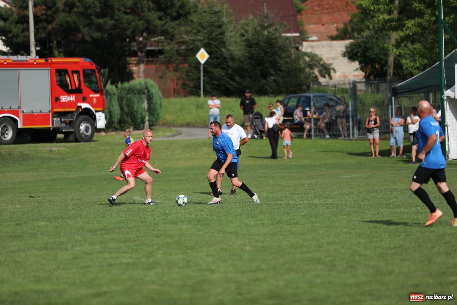 Zdjęcie w galerii na portalu naszraciborz.pl: Piłkarskie pokoleniowe boje w Bojanowie [FOTO i WIDEO] wiadomości z regionu