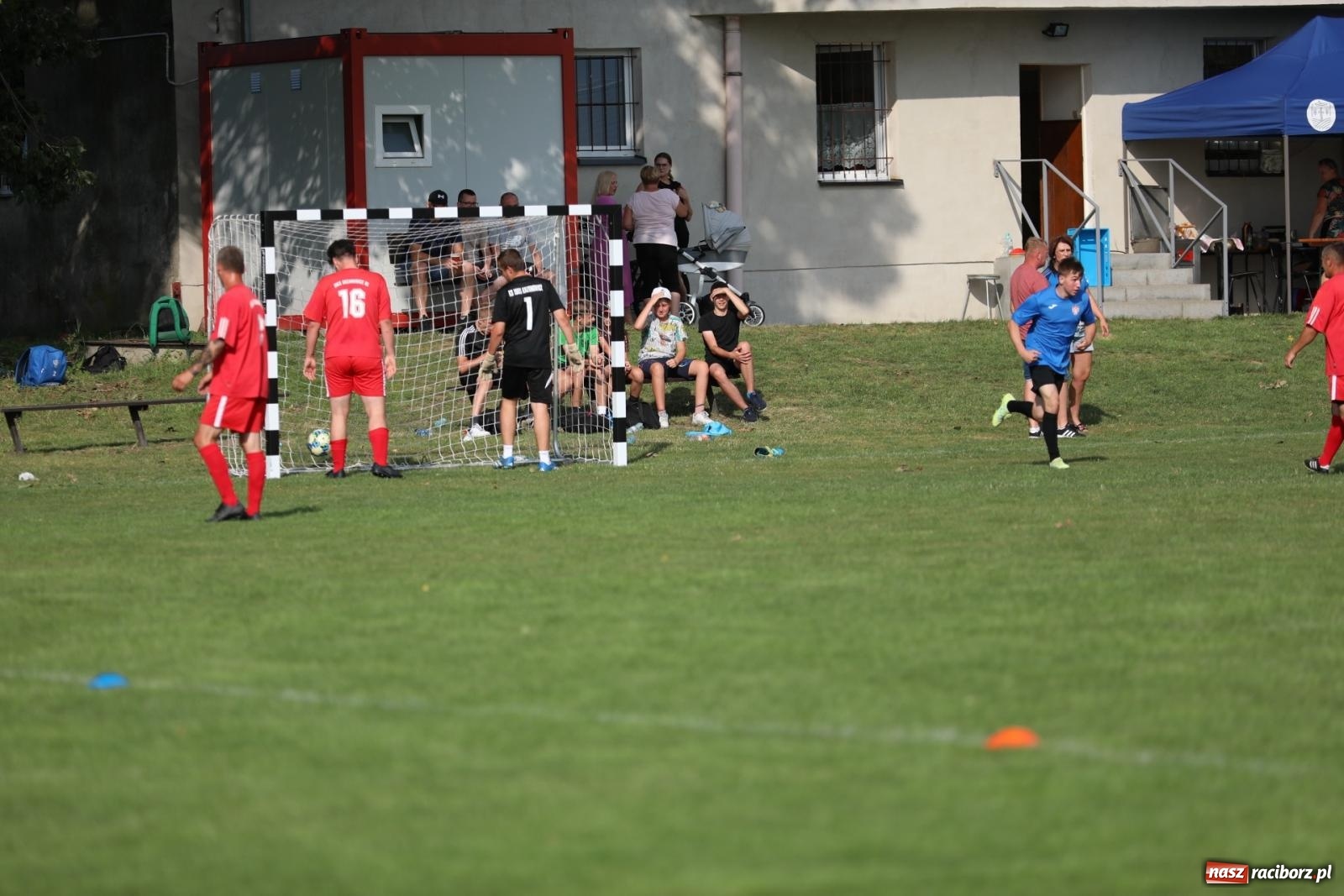 Zdjęcie w galerii na portalu naszraciborz.pl: Piłkarskie pokoleniowe boje w Bojanowie [FOTO i WIDEO] wiadomości z regionu