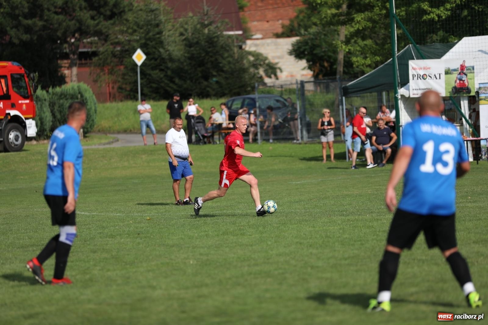 Zdjęcie w galerii na portalu naszraciborz.pl: Piłkarskie pokoleniowe boje w Bojanowie [FOTO i WIDEO] wiadomości z regionu