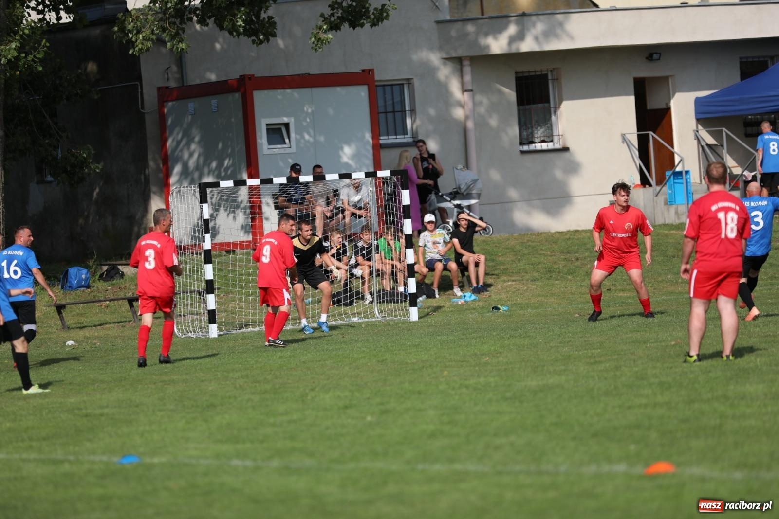 Zdjęcie w galerii na portalu naszraciborz.pl: Piłkarskie pokoleniowe boje w Bojanowie [FOTO i WIDEO] wiadomości z regionu