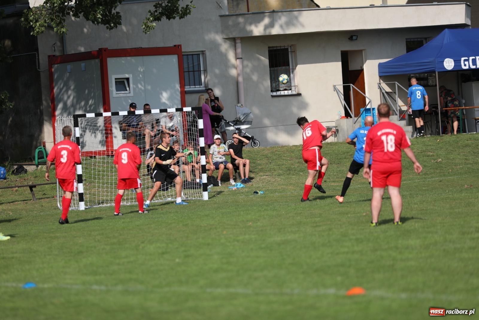 Zdjęcie w galerii na portalu naszraciborz.pl: Piłkarskie pokoleniowe boje w Bojanowie [FOTO i WIDEO] wiadomości z regionu