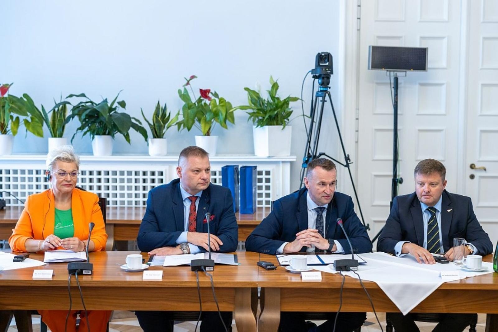 Zdjęcie w galerii na portalu naszraciborz.pl: Województwo Śląskie odnowiło porozumienie z Krajem Związkowym Nadrenią Północną-Westfalią i Regionem Hauts-de-France wiadomości z regionu