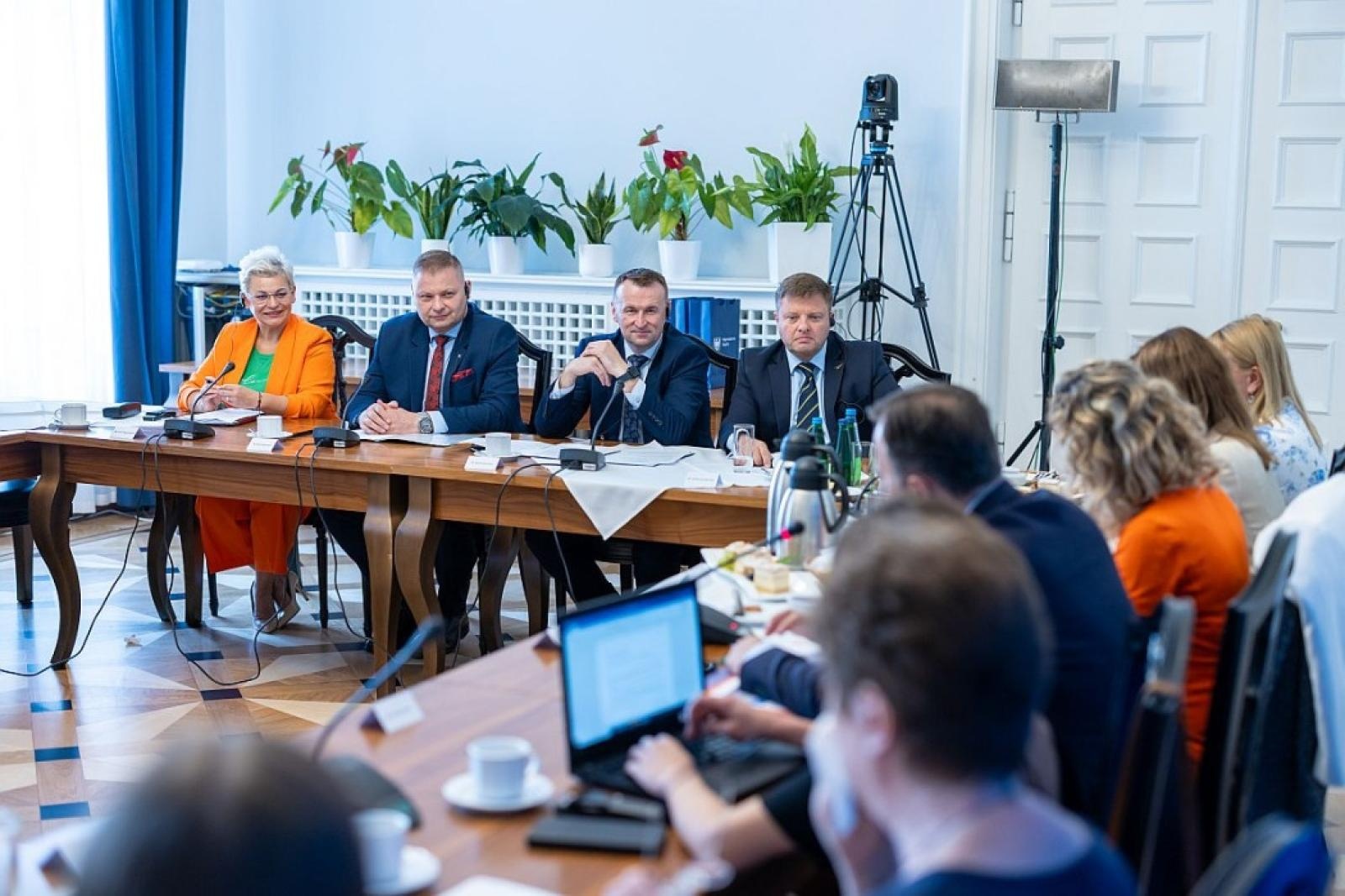 Zdjęcie w galerii na portalu naszraciborz.pl: Województwo Śląskie odnowiło porozumienie z Krajem Związkowym Nadrenią Północną-Westfalią i Regionem Hauts-de-France wiadomości z regionu