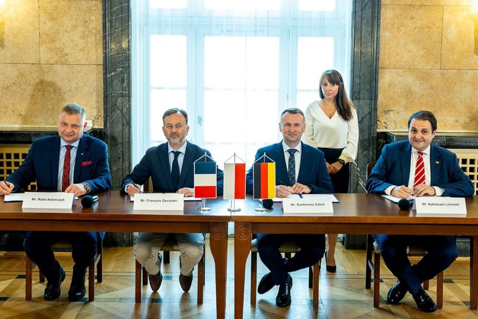 Zdjęcie w galerii na portalu naszraciborz.pl: Województwo Śląskie odnowiło porozumienie z Krajem Związkowym Nadrenią Północną-Westfalią i Regionem Hauts-de-France wiadomości z regionu