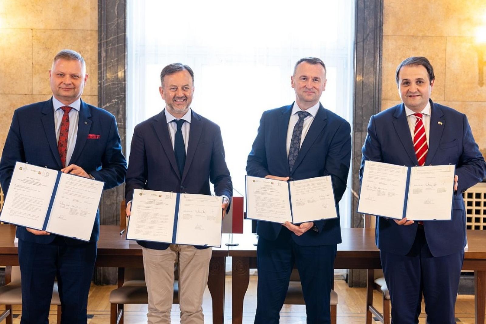 Zdjęcie w galerii na portalu naszraciborz.pl: Województwo Śląskie odnowiło porozumienie z Krajem Związkowym Nadrenią Północną-Westfalią i Regionem Hauts-de-France wiadomości z regionu