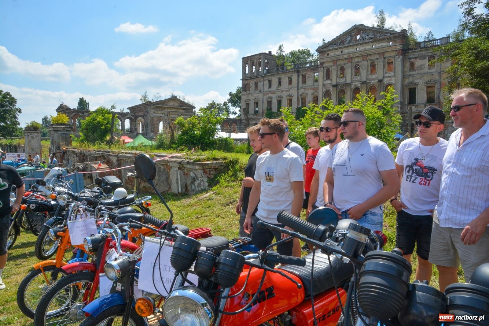 Zdjęcie w galerii na portalu naszraciborz.pl: V Zlot Pojazdów Zabytkowych w Sławikowie [FOTO i WIDEO] wiadomości z regionu
