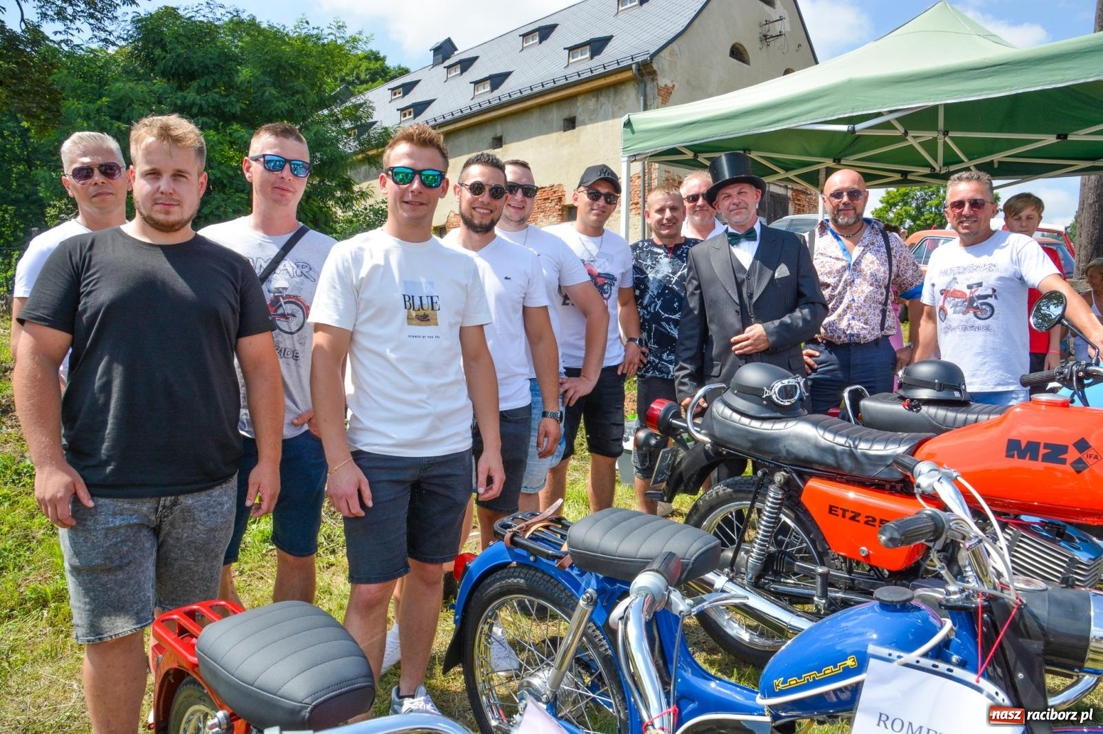 Zdjęcie w galerii na portalu naszraciborz.pl: V Zlot Pojazdów Zabytkowych w Sławikowie [FOTO i WIDEO] wiadomości z regionu