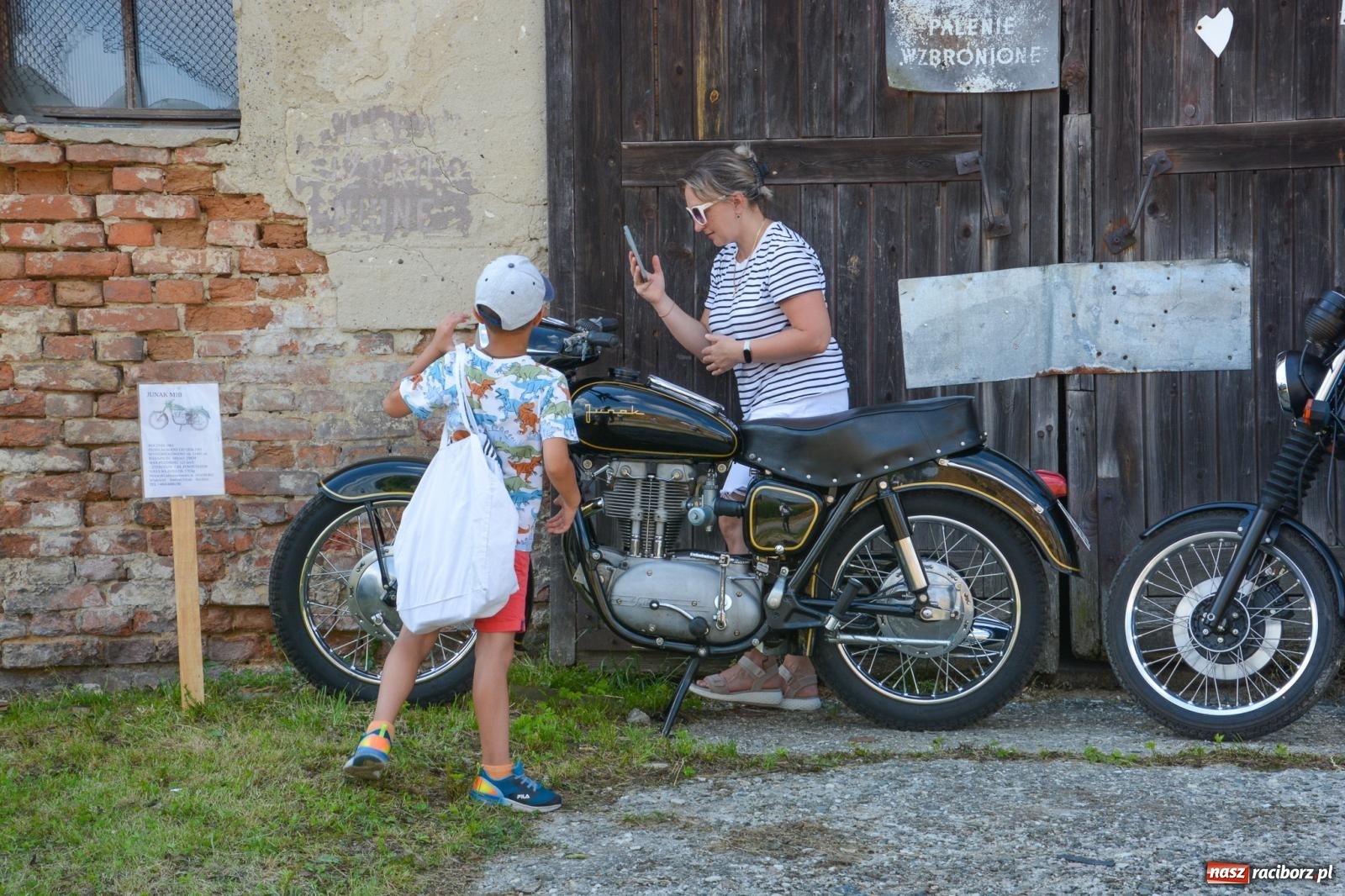 Zdjęcie w galerii na portalu naszraciborz.pl: V Zlot Pojazdów Zabytkowych w Sławikowie [FOTO i WIDEO] wiadomości z regionu