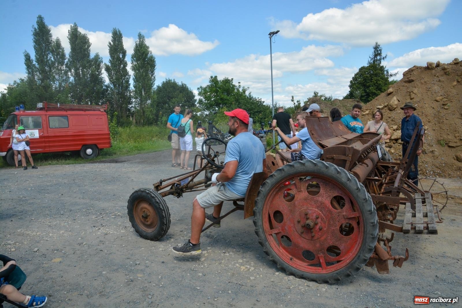 Zdjęcie w galerii na portalu naszraciborz.pl: V Zlot Pojazdów Zabytkowych w Sławikowie [FOTO i WIDEO] wiadomości z regionu