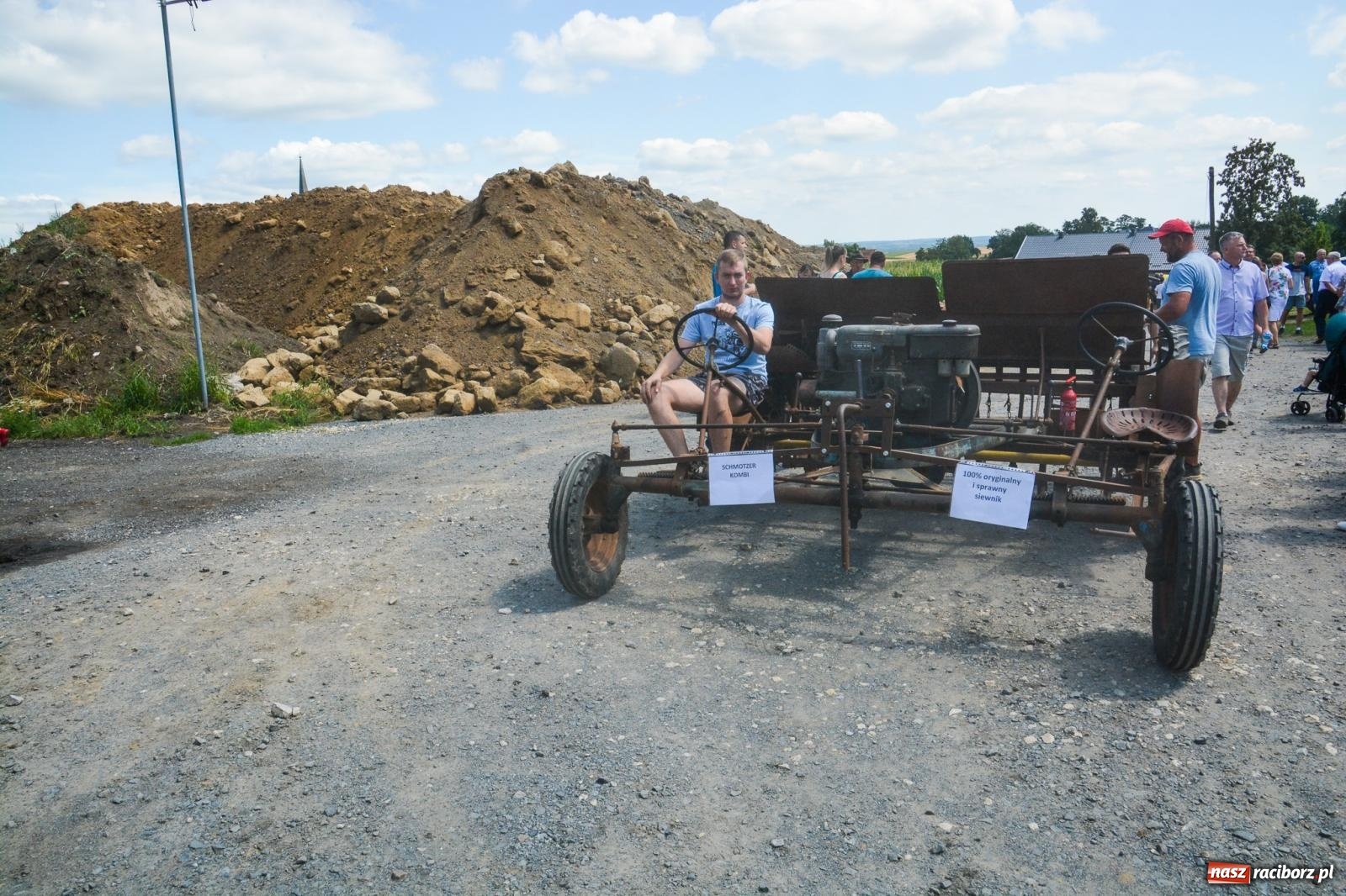 Zdjęcie w galerii na portalu naszraciborz.pl: V Zlot Pojazdów Zabytkowych w Sławikowie [FOTO i WIDEO] wiadomości z regionu