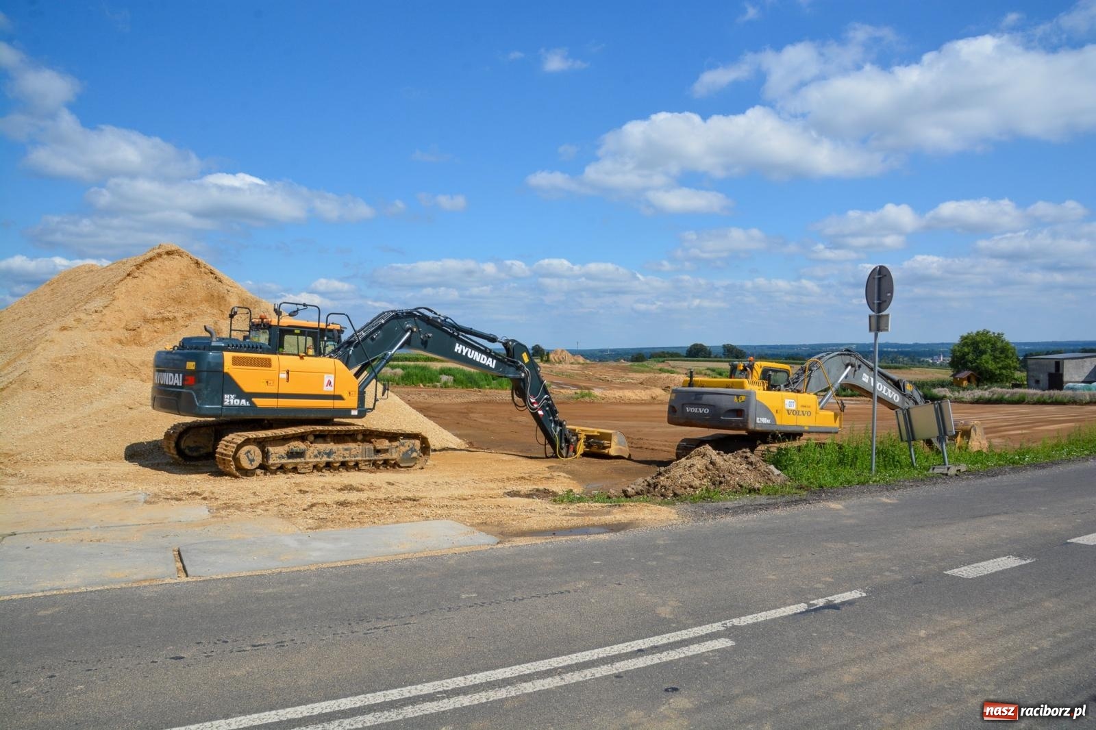 Zdjęcie w galerii na portalu naszraciborz.pl: Ruszyła budowa nowego mostu pod Raciborzem [FOTO] wiadomości z regionu