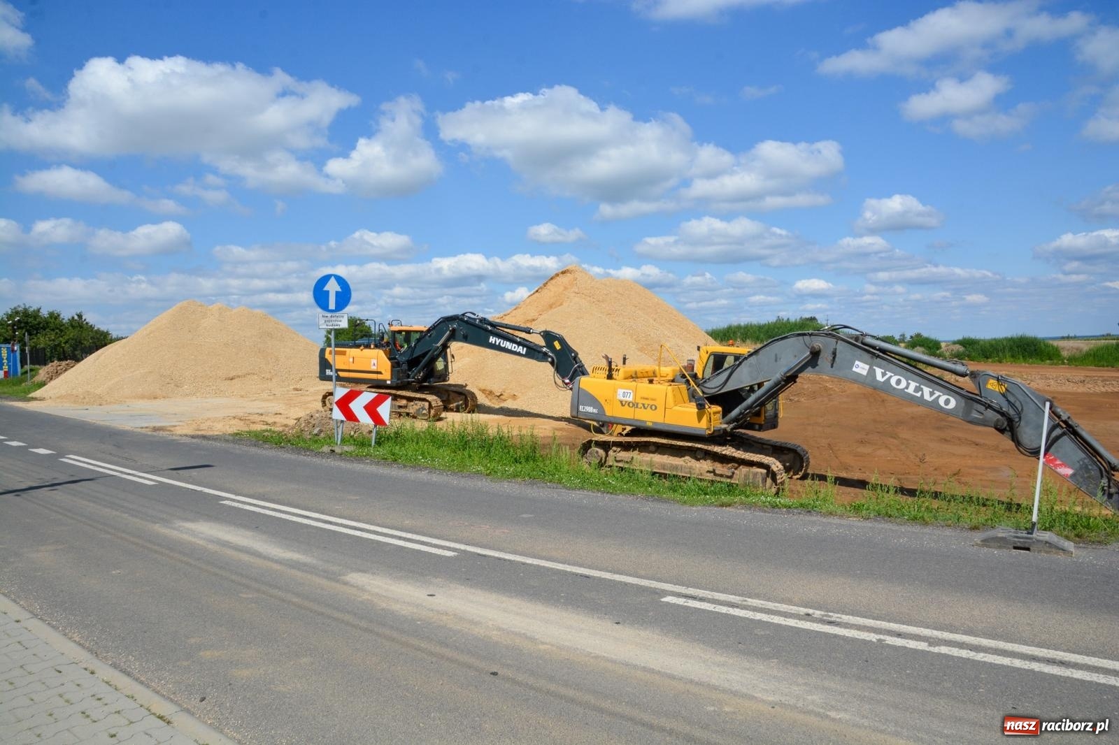 Zdjęcie w galerii na portalu naszraciborz.pl: Ruszyła budowa nowego mostu pod Raciborzem [FOTO] wiadomości z regionu