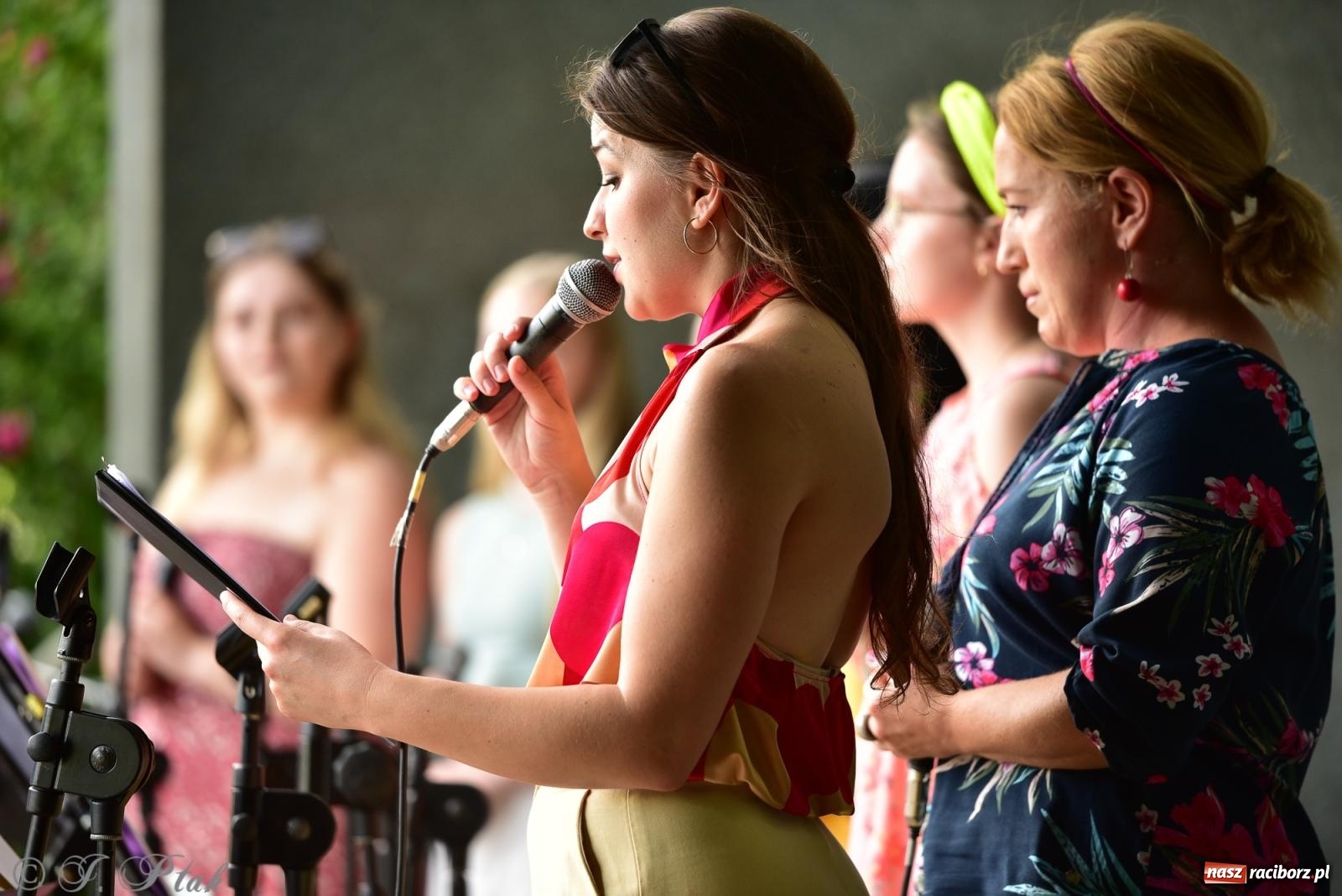 Zdjęcie w galerii na portalu naszraciborz.pl: The Beatles Forever - koncert letni na podsumowanie warsztatów wokalnych w parku im. Miasta Roth [FOTO i WIDEO] wiadomości z regionu