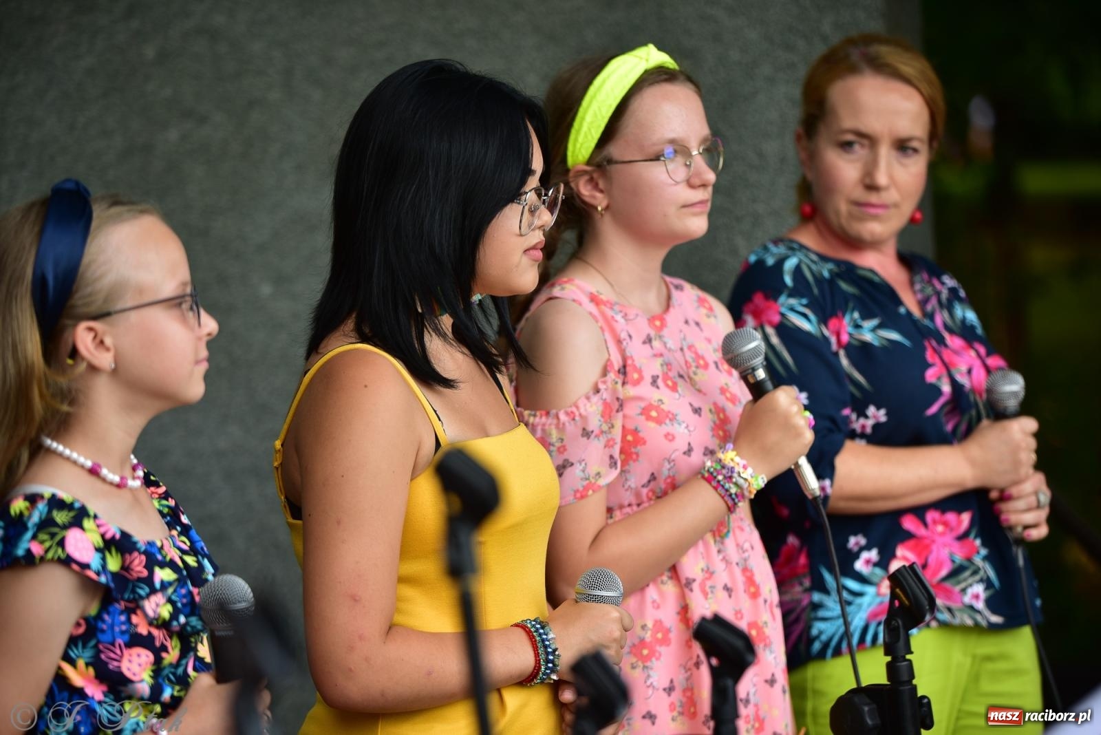 Zdjęcie w galerii na portalu naszraciborz.pl: The Beatles Forever - koncert letni na podsumowanie warsztatów wokalnych w parku im. Miasta Roth [FOTO i WIDEO] wiadomości z regionu
