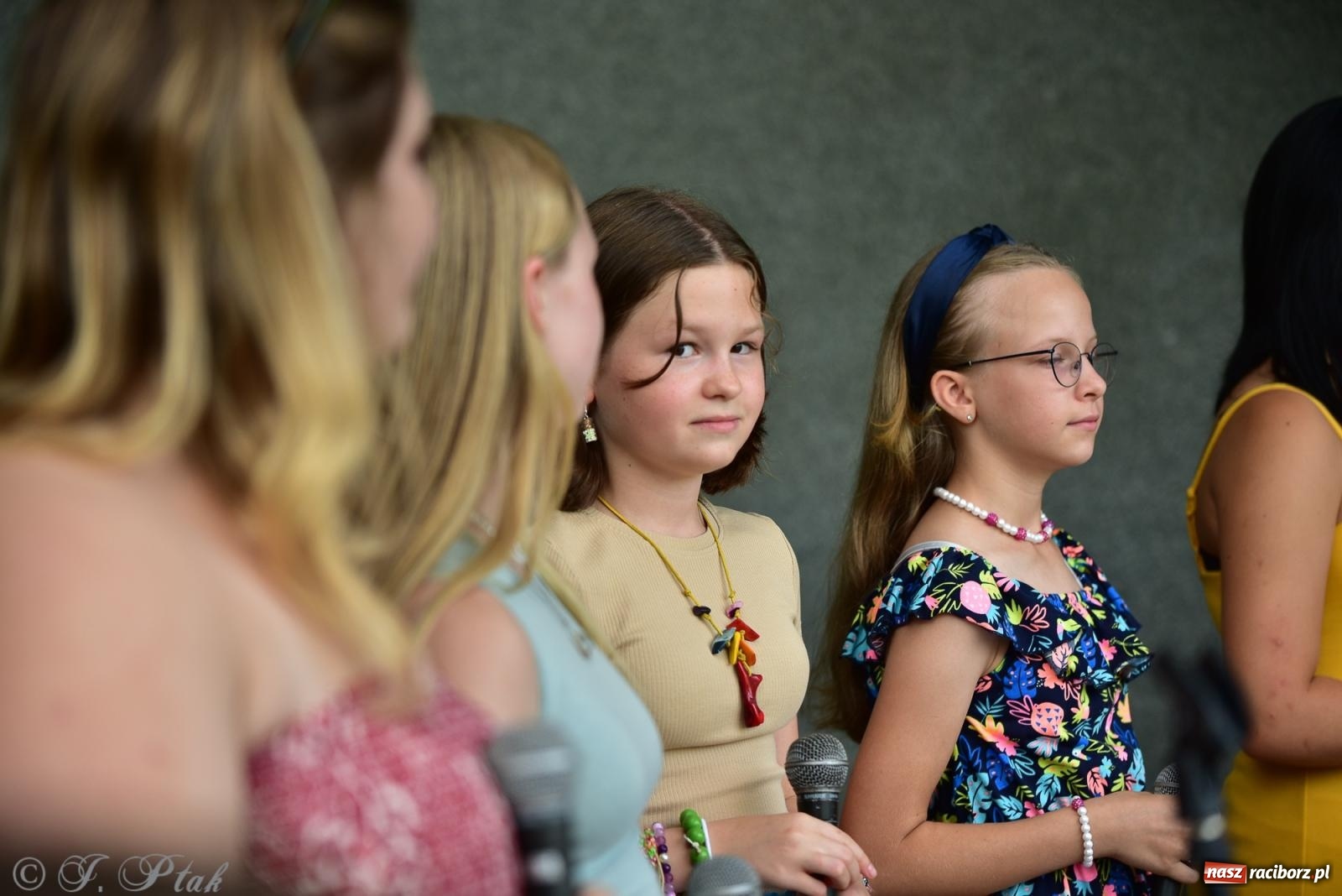 Zdjęcie w galerii na portalu naszraciborz.pl: The Beatles Forever - koncert letni na podsumowanie warsztatów wokalnych w parku im. Miasta Roth [FOTO i WIDEO] wiadomości z regionu