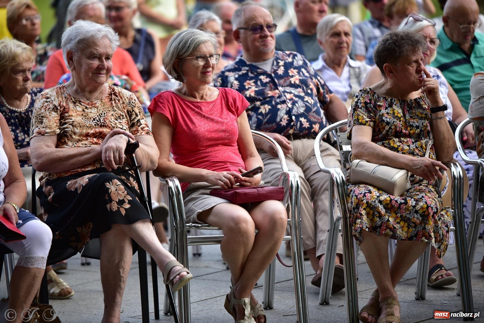 Zdjęcie w galerii na portalu naszraciborz.pl: The Beatles Forever - koncert letni na podsumowanie warsztatów wokalnych w parku im. Miasta Roth [FOTO i WIDEO] wiadomości z regionu