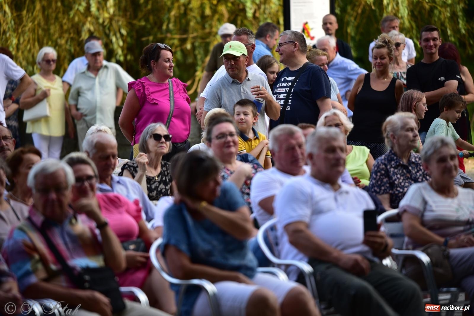 Zdjęcie w galerii na portalu naszraciborz.pl: The Beatles Forever - koncert letni na podsumowanie warsztatów wokalnych w parku im. Miasta Roth [FOTO i WIDEO] wiadomości z regionu