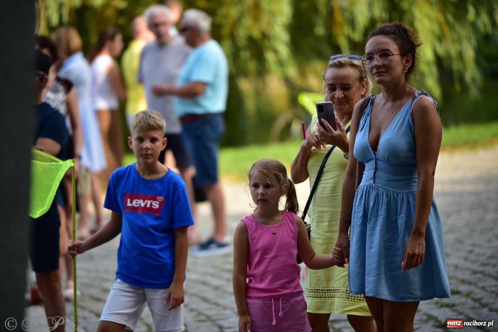 Zdjęcie w galerii na portalu naszraciborz.pl: The Beatles Forever - koncert letni na podsumowanie warsztatów wokalnych w parku im. Miasta Roth [FOTO i WIDEO] wiadomości z regionu