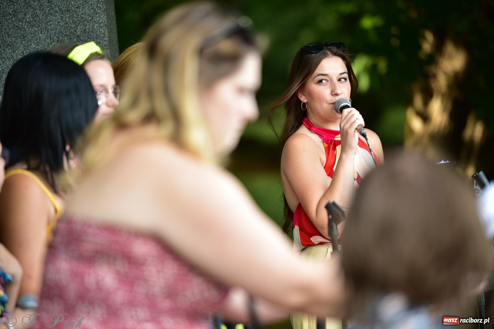 Zdjęcie w galerii na portalu naszraciborz.pl: The Beatles Forever - koncert letni na podsumowanie warsztatów wokalnych w parku im. Miasta Roth [FOTO i WIDEO] wiadomości z regionu