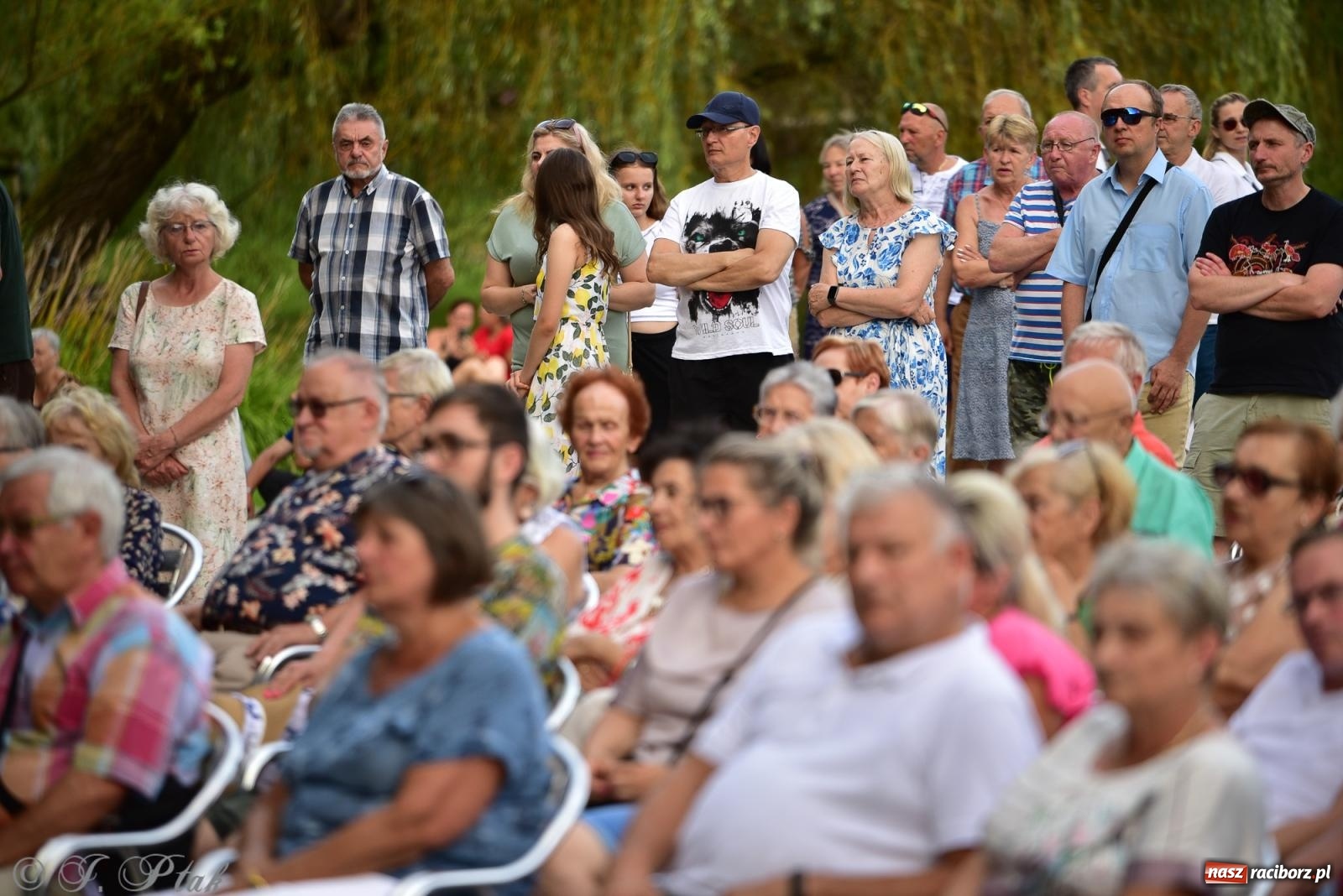 Zdjęcie w galerii na portalu naszraciborz.pl: The Beatles Forever - koncert letni na podsumowanie warsztatów wokalnych w parku im. Miasta Roth [FOTO i WIDEO] wiadomości z regionu