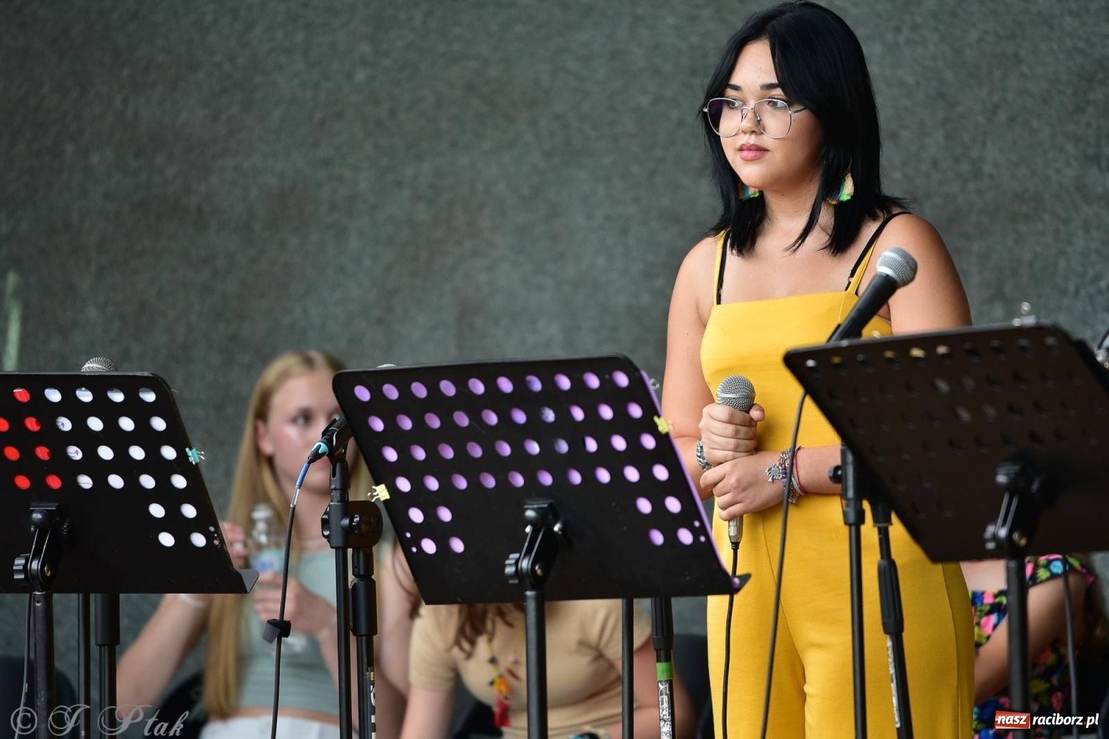 Zdjęcie w galerii na portalu naszraciborz.pl: The Beatles Forever - koncert letni na podsumowanie warsztatów wokalnych w parku im. Miasta Roth [FOTO i WIDEO] wiadomości z regionu
